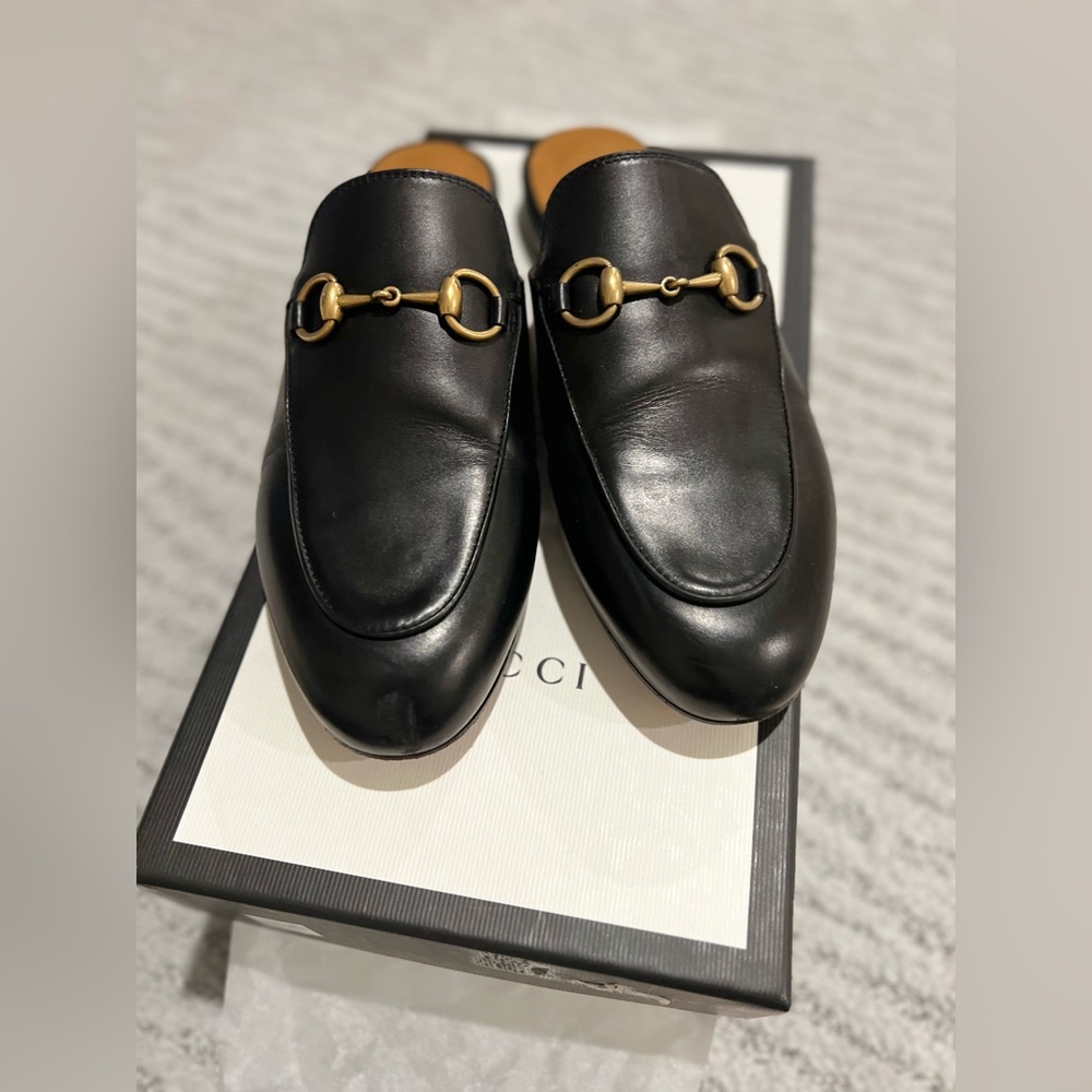 Gucci Women’s Betis Glamour Horsebit Mule in Nero